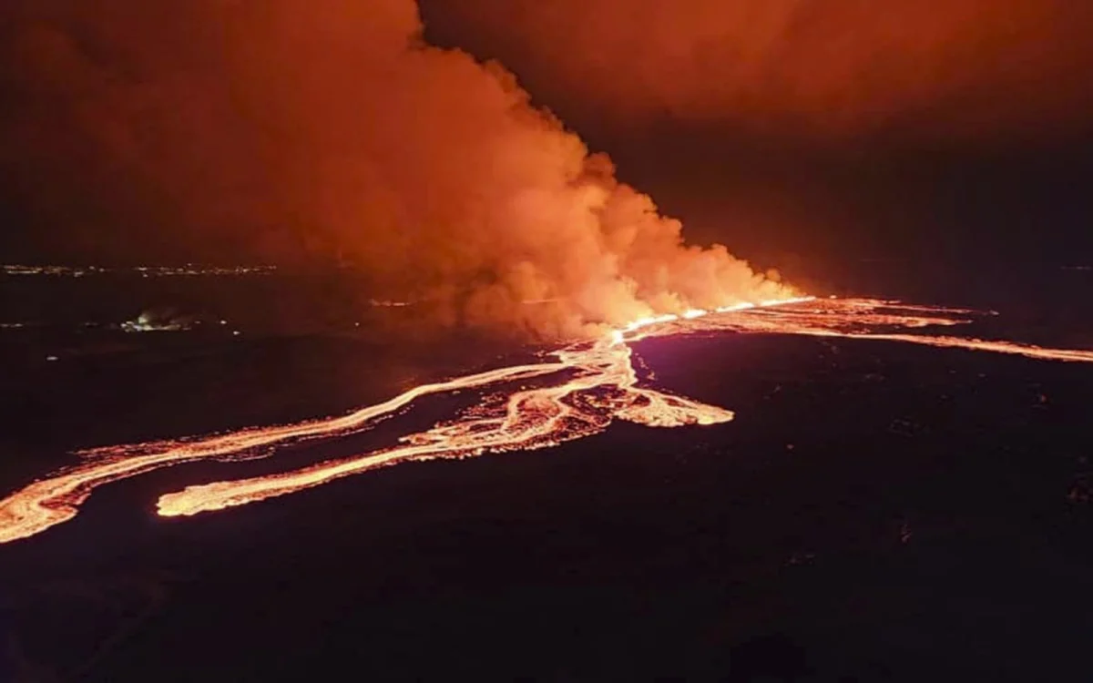 This image shows the magma of a volcano near the city of Grindavík.