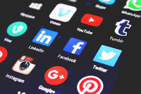 An image of different social media applications on a smartphone.